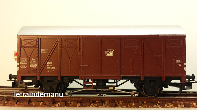 letraindemanu (320b) patine wagon couvert Märklin 4411.jpg