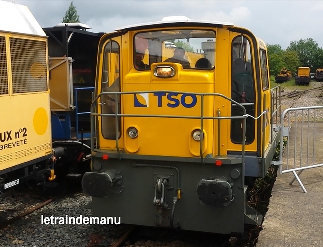 letraindemanu (734b) Trains de travaux locotracteur Moyse TSO.jpg