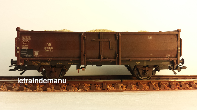 letraindemanu (316b) wagon tombereau Märklin 46057 patiné après achat.jpg