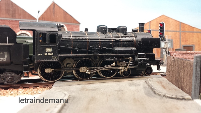 letraindemanu (828) patine d’une locomotive à vapeur P8 DB Märklin 3098.jpg