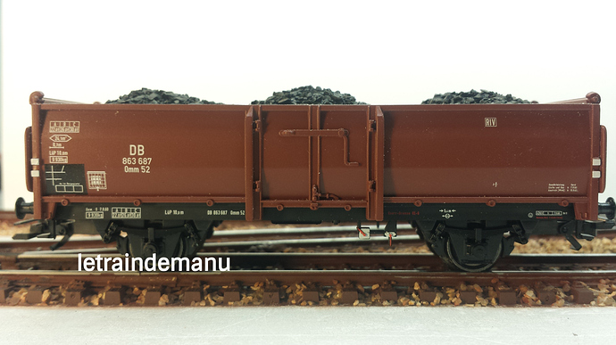 letraindemanu (314b) wagon tombereau 46057 chargé de charbon Märklin.jpg