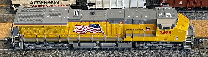 MK38440 ES44AC 16