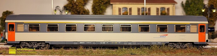 letraindemanu (2899) voiture Corail 1ere classe SNCF marklin 42531