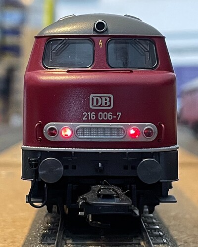 MK37740 V216 09