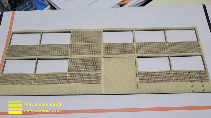 letraindemanu (3431) tuto réseau Ho usine cités miniatures Mise en peinture de la façade avant source letraindemanu