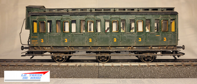 letraindemanu (2713) wagons Ho voiture voyageurs à portières latérales SNCF à 3 essieux livrée verte à toit noir Märklin 4205 avec guérite de serre freins