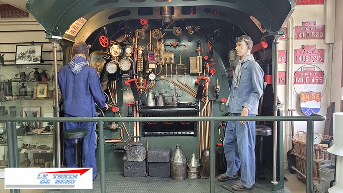 letraindemanu (2726) Musée du cheminot Ambérieu-en-Bugey reproduction de la cabine d'une locomotive à vapeur type 141C