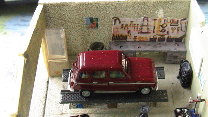 Renault 4L sur pont-5