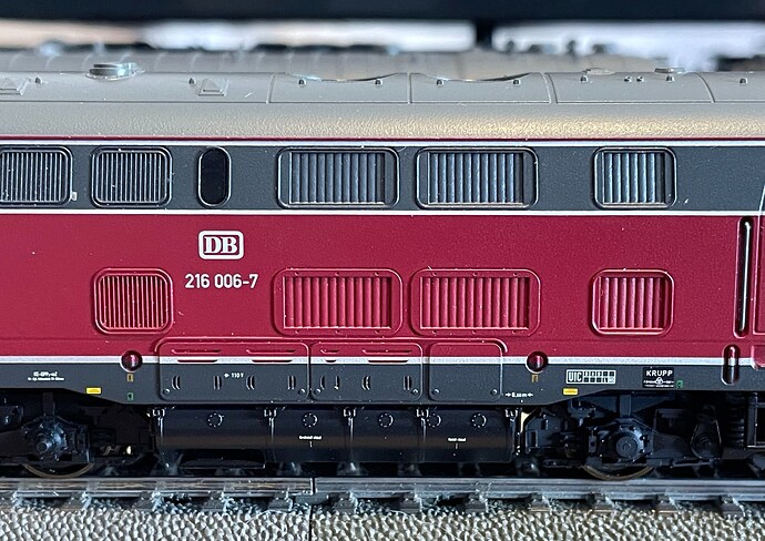 MK37740 V216 05