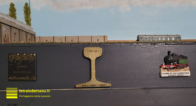 letraindemanu (3703) réseau Ho décorations ferroviaire des façades du réseau Source letraindemanu.fr