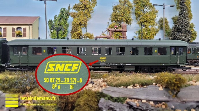 letraindemanu (3847) voiture voyageurs dite voiture bastille Roco Ho 44567 Source letraindemanu.fr