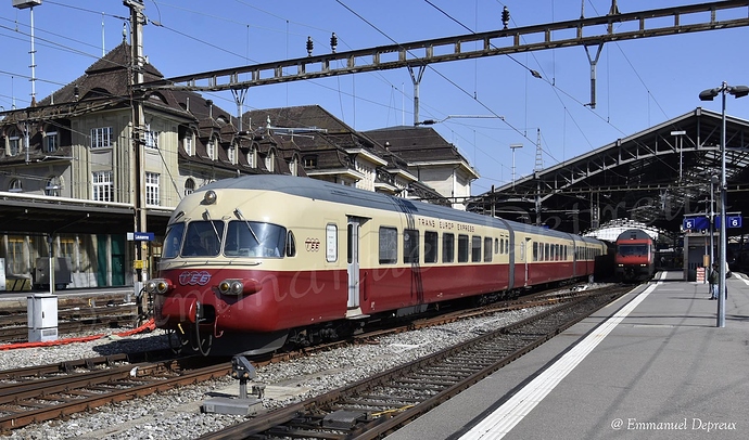 RAe 1053 Gottardo, gare de Lausanne, 31.03.201984.JPG