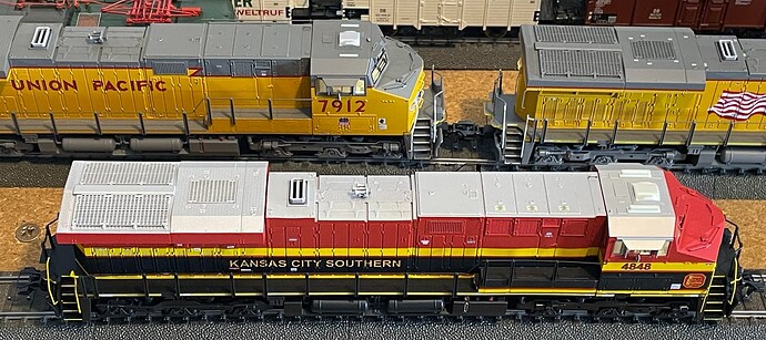 MK38442 ES44AC 07