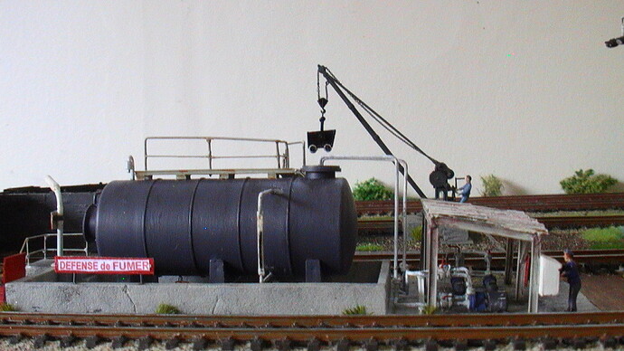 Cuve diesel et abri pompes 1