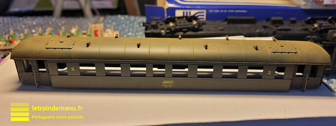 letraindemanu (3849) patine voiture voyageurs dite voiture bastille Roco Ho 44567 Source letraindemanu.fr