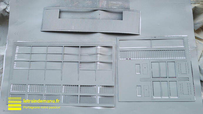 letraindemanu (3433) tuto réseau Ho usine cités miniatures Mise en peinture armatures et du toit source letraindemanu