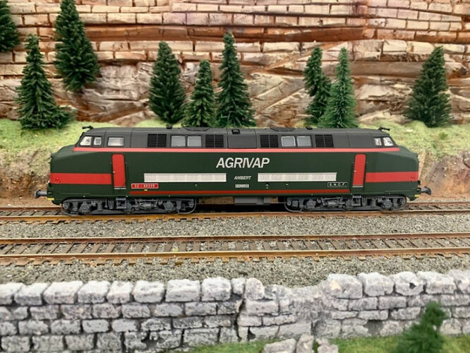 mistral-23-03-s004-locomotive-diesel-cc-65005-sous-marin-vert-olive-bordeaux-agrivap-ambert