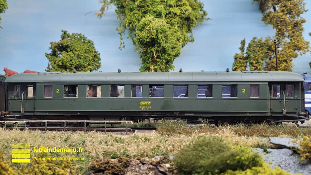 letraindemanu (3853) Patine voiture voyageurs dite voiture bastille Roco Ho 44567 Source letraindemanu.fr