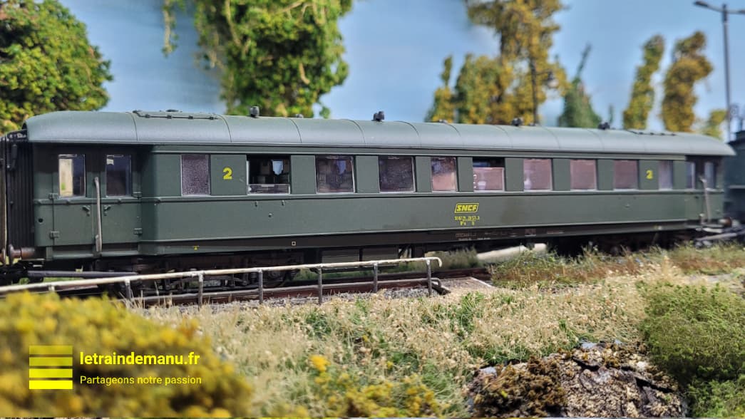 letraindemanu (3852) Patine voiture voyageurs dite voiture bastille Roco Ho 44567 Source letraindemanu.fr