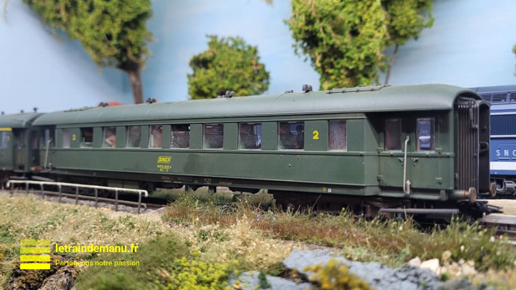 letraindemanu (3851) Patine voiture voyageurs dite voiture bastille Roco Ho 44567 Source letraindemanu.fr