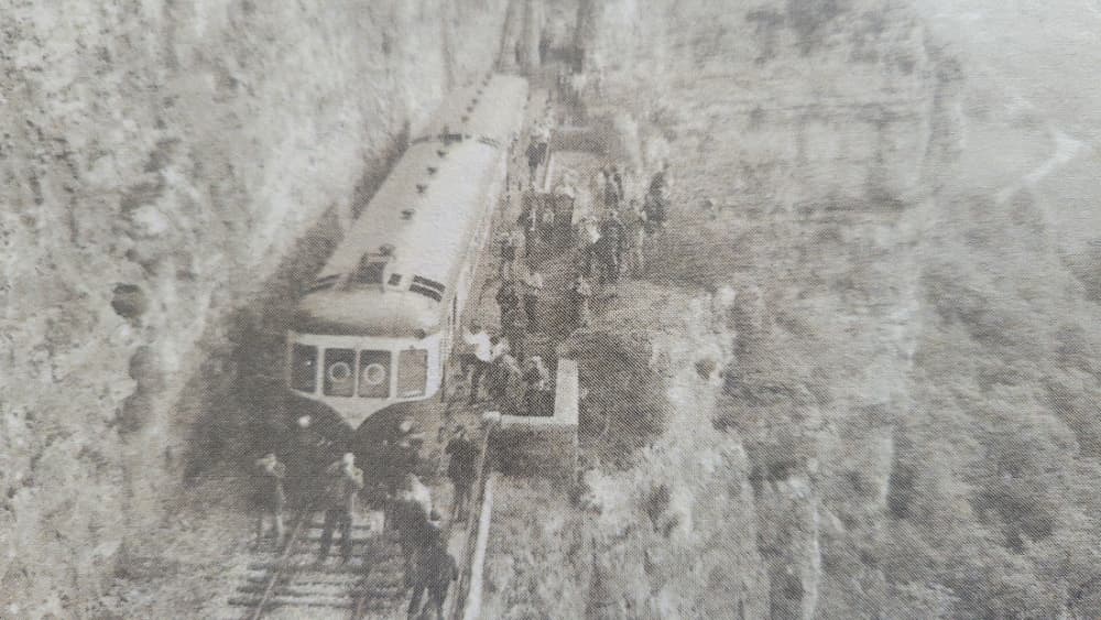 letraindemanu (3173) dernier passage de l'autorail SNCF à Mirandol 1980 source la gazette du train de Martel-fotor-20230709175346